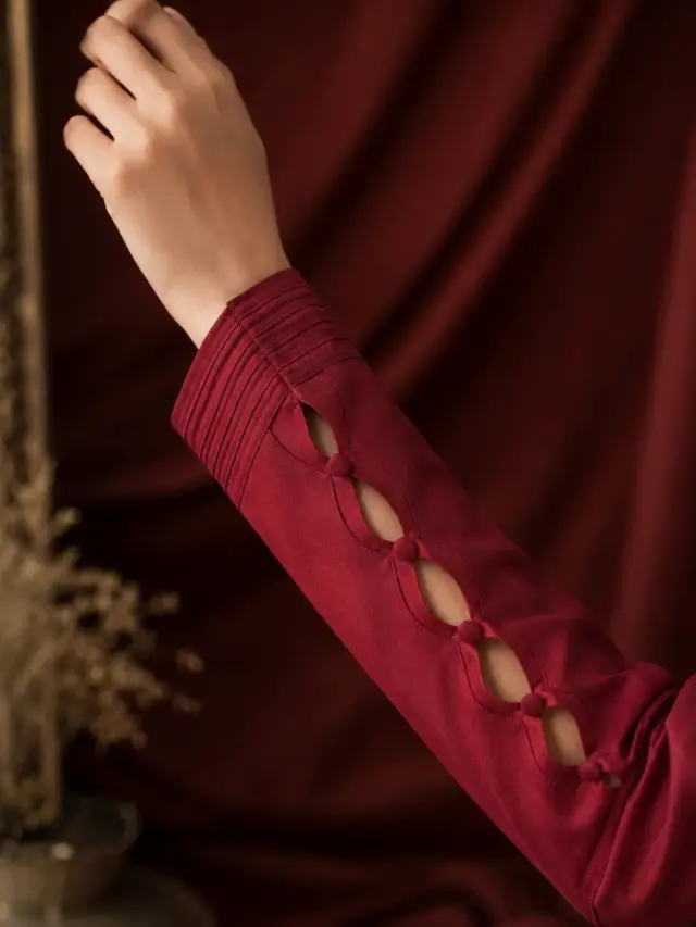 Latest suit sleeves designs with stylish patterns and trendy fashion details